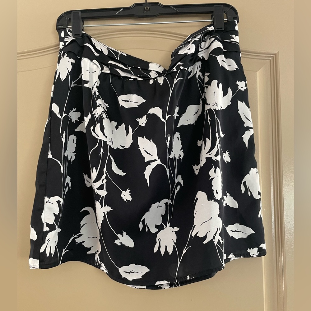 Ann Taylor LOFT Black & White Floral Skirt Size 8